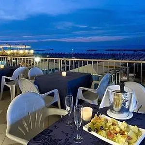 hotel-caravelle-cattolica.emilia-romagnahotels.net/